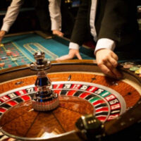 Kolikkopelien salaisuudet Mikä tekee niistä niin koukuttavia